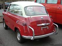 Heckansicht eines BMW 600 in US-Ausführung. Besucherparkplatz der Classic Remise Düsseldorf am 26.11.2020.