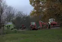 Fahrzeugsammlung, von links nach rechts: W50, RS09, Belaruss und ЮМЗ in Gersdorf.
28.11.2020 13:05 Uhr.