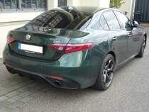Heckansicht einer Alfa Romeo Giulia Nuova Veloce. Besucherparkplatz der Düsseldorfer Classic Remise am 26.11.2020.