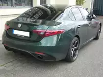 Heckansicht einer Alfa Romeo Giulia Nuova Veloce. Besucherparkplatz der Düsseldorfer Classic Remise am 26.11.2020.