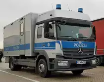 =MB als Einsatzfahrzeug der Landespolizei Hessen steht auf einem Rastplatz bei Bad Hersfeld, 10-2020