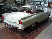 Profilansicht eines DKW Auto Union 1000 Sp, gebaut von 1958 bis 1965. Der sportliche Zweisitzer mit der Karosserie im Stil des damaligen Ford Thunderbird wurde 1957 auf der Frankfurter Automobil-Ausstellung vorgestellt. Es wurden ziemlich genau 5000 Coupes produziert. Der Dreizylinderzweitaktmotor leistet 55 PS aus 980 cm³ Hubraum. Classic Remise Düsseldorf am 26.11.2020.