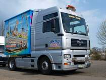 Schne MAN TGA 450 Zugmaschine der Schaustellerfirma Grass & Sohn.