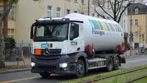 Die Spedition fht Flüssiggas Handel und Transport GmbH & Co, KG mit einem Druckgastank LKW vom Typ MB ANTOS 2540 (UN-Nr.: 23/1965 = Kohlenwasserstoffgas, Gemische, verflüssigt, N.A.G. (Gemisch A, A 01, A 02, A 0, A 1, B 1, B 2, B oder C)) am 30.11.20 Berlin Karlshorst.