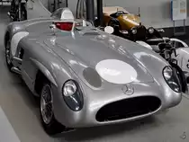 Ein Mercedes-Benz 300 SLR aus dem Jahr 1955. (Verkehrszentrum des Deutschen Museums München, August 2020)