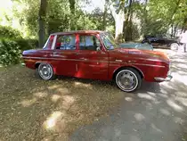 Profilansicht eines Renault R10 Major 1300. Oldtimertreffen des Oldtimerclubs Schermbeck in Lühlerheim im Spätsommer 2018.