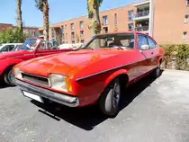 Ford Capri II 1.6GL aus dem Jahr 1976. Im Januar 1974 wurde der Capri II vorgestellt. Mittels einer großen Heckklappe wurde das einst sportliche Coupe zum Kombi-Coupe. Für Vortrieb sorgt bei diesem Capri 1.6 ein Vierzylinderreihenmotor, der aus einem Hubraum von 1593 cm³ eine Leistung von 68 PS oder 72 PS erbringt. Ein solcher Capri II war im Mai 1976 ab DM 13.110,00 zu haben. Oldtimertreffen des Oldtimerclubs Schermbeck in Lühlerheim im Spätsommer 2018.
