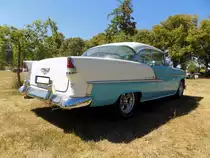 Heckansicht eines Chevrolet Series 2400 C Bel Air Sedan des Modelljahres 1955 im Farbton skyline blue. Oldtimertreffen des Oldtimerclubs Schermbeck in Lühlerheim im Spätsommer 2018.