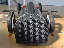 Der 1928 gebaute raketengetriebene Opel RAK2 stellte im Mai 1928 mit 238 km/h einen neuen Geschwindigkeitsweltrekord auf. (Verkehrszentrum des Deutschen Museums München, August 2020)