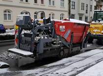 =Wirtgen Super 800 vom Bauunternehmen KÜLLMER steht im Dezember 2020 in Fulda