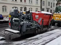 =Wirtgen Super 800 vom Bauunternehmen KÜLLMER steht im Dezember 2020 in Fulda