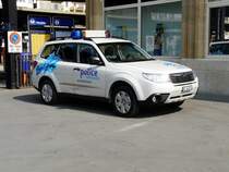 Police Cantonale Neuch�teloise - Polizeiauto Subaru FORESTER  NE 64574 vor dem Bahnhof in Neuch�tel am 04.04.2009