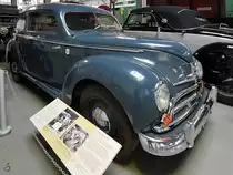 Ein Ford Buckeltaunus ist im Verkehrszentrum des Deutschen Museums in München ausgestellt. (August 2020)