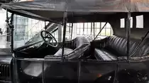 Blick in den Innenraum eines Ford T Modells. (Verkehrszentrum des Deutschen Museums München, August 2020)