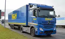 Rieck Logistik Gruppe mit einem Sattelzug mit MB ACTROS 1845 Zugmaschine am 16.12.20 Schönefeld b. Berlin.
