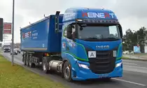 Reinert Logistic GmbH & Co. KG (REINERT Logistics) mit einer aktuellen IVECO Zugmaschine mit hochwandigem Kipperauflieger am 16.12.20 Schönefeld b. Berlin. Viele Grüße an den Fahrer !!!!