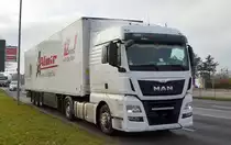 Polnischer Sattelzug der Sped. Almir Transport-Spedycja mit MAN TGX 18.440 Zugmaschine am 16.12.20 Schönefeld b. Berlin.