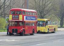 Hier zu sehen 2 Busse, welche Stadtrundfahrten in Leipzig anbieten. Mehr wei� ich dazu leider nicht. Leipzig (vor dem Hbf-Geb�ude) den 04.04.2009