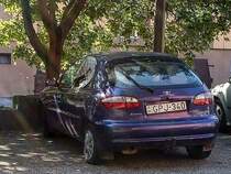 Daewoo Lanos Rückansicht, fotografiert in Juli 2020.