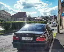 Rückansicht: BMW 320D E46, fotografiert in Juli 2020.