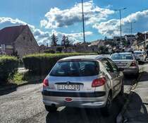 Rückansicht eines Peugeot 206, fotografiert in Juli 2020.