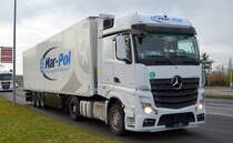 Polnische internationale Transport Fa. MAR-POL mit Kühlthermoauflieger mit MB ACTROS 1845 Zugmaschine am 16.12.20 Schönefeld b Berlin.