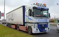 LKW-Krüger mit Sattelzug mit Renault Magnum 500 EUR5 Zugmaschine am 16.12.20 Schönefeld b. Berlin, Viele Grüße an den Fahrer !!!