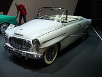 Skoda 450 Roadster, gebaut von 1957 bis 1957. Das Cabriolet 450 Roadster basierte auf dem bereits im Jahr 1955 vorgestellten Skoda 440. Im Spätsommer 1957 erfolgte ein technisches und optisches  Facelifting  und aus dem 450 Roadster wurde das Cabriolet  Felicia , während aus der Limousine 440 und 445 der  Octavia  wurde. Angetrieben wird der Skoda 450 Roadster von einem Vierzylinderreihenmotor mit einem Hubraum von 1089 cm³ und einer Leistung von 50 PS. Die Höchstgeschwindigkeit gab das Werk aus Mlada Boleslav mit 120 km/h an. Techno Classica Essen am 22.03.2018.