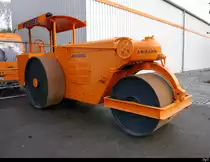 Ammann Strassenwalze in Suberg/BE aufgestellt am Strassenrand am 18.12.2020