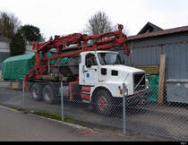 Arbeitsloser Kranwagen Volvo N12 abgestellt in Zuchwil am 18.12.2020