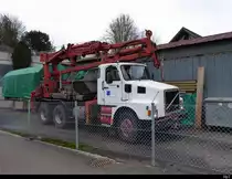 Arbeitsloser Kranwagen Volvo N12 abgestellt in Zuchwil am 18.12.2020