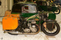 Dieses 1943 gebaute BSA M20 Motorrad mit geschlossenem Beiwagen war im Dezember 2014 im Auto- und Technikmuseum Sinsheim zu bewundern.