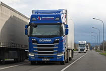 Scania  R 410 Sattelzug von HÖVELMANN LOGISTIK im Industriegebiet Eu-Silberberg - 04.12.2020