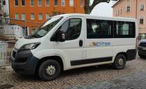 =Peugeot Boxer von Baudekoration RICHTER steht im Dezember 2020 an der Baustelle  Rathaus  in Hünfeld