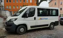 =Peugeot Boxer von Baudekoration RICHTER steht im Dezember 2020 an der Baustelle  Rathaus  in Hünfeld