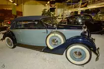 Ein Mercedes-Benz 320 Cabrio aus dem Jahr 1939 steht im Auto- und Technikmuseum Sinsheim. (Dezember 2014)