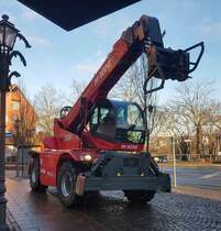 =Magni-Teleskoplader RTH 5.21 steht im Dezember 2020 in Hünfeld