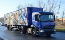 Discounter Gruppe ALDI Nord mit einem Kühlthermo-Sattelzug mit MB ANTOS 1832 Zugmaschine am 30.12.20 Berlin Marzahn.