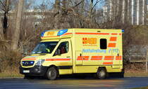 MB Sprinter RTW vom Arbeiter Samariter Bund Rettungsdienst Berlin auf Einsatzfahrt 30.12.20 Berlin Marzahn.
