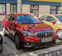 Suzuki SX4 S-Cross in rot, fotografiert in Juli, 2020.