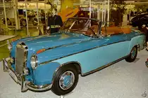 Ein 1957 gebautes Mercedes-Benz 220S Cabriolet war Anfang Dezember 2014 im Auto- und Technikmuseum Sinsheim zu sehen.