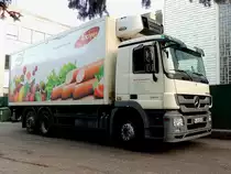 ACTROS-2541 mit Kühlaufbau beliefert ein Türkisches Geschäft in Ried; 200115