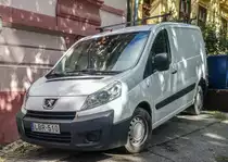 Peugeot Expert Mk2, fotografiert in Juli 2020.