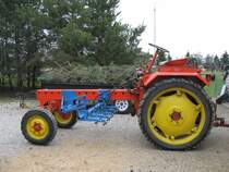 RS 09/124, Baujahr 1967 auf meiner Farm in Canada. Das Vielfachgeraet habe ich nachgebaut um es zum Tomatenhacken zu benutzen. Vorlage dazu waren Bilder