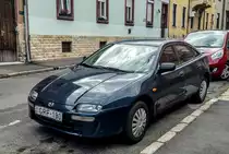 Mazda 323F gesehen in schönem Zustand in Juli 2020.