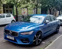Volvo S60 Mk3 in blau, aufgenommen in Juli 2020.