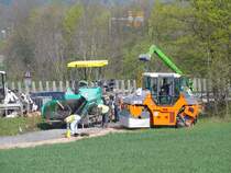 Hammtronic DV 70 steht einsatzbereit an der Radwegbaustelle bei Fulda-Lehnerz am 14.04.09