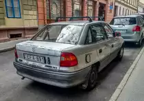 Rückansicht: Opel Astra F Sedan, gesehen in Juli 2020.