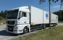 =MAN TGX-Hängerzug von KLV-Rent rastet im Juli 2020 an der A 7