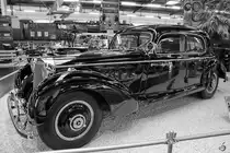 Bei diesem Mercedes-Benz 770K handelt es sich um eine schwer gepanzerte Limousine, welche 1943 gebaut wurde. Von ursprünglich 10 10 Exemplaren sind nur 3 erhalten geblieben. (Auto- und Technikmuseum Sinsheim, Dezember 2014)